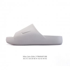 耐克 Nike Calm Slide 经典运动拖鞋时尚厚底增高男女一字拖鞋 沙滩鞋，拖鞋的外观十分吸引人，融合了舒适与时尚的元素，延续了简约独特的美学风尚，一体