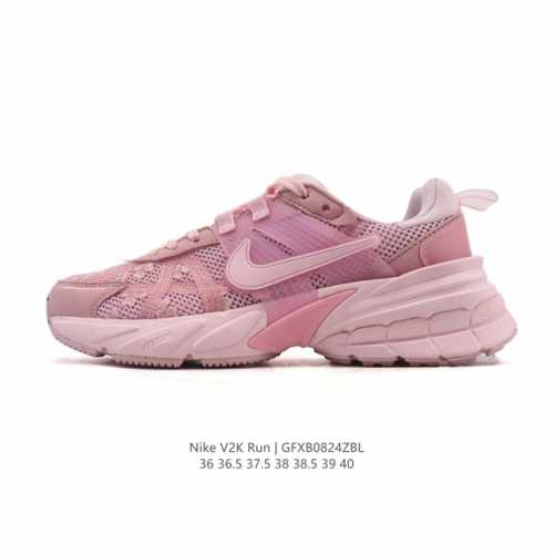 Nike 耐克 V2K Run 减震防滑 复古低帮运动跑步鞋 超火复古跑鞋，采用太空革组合呼吸网眼布鞋面材质，搭载正确4层组合底模，嵌入Tpu加固稳定模块,双层