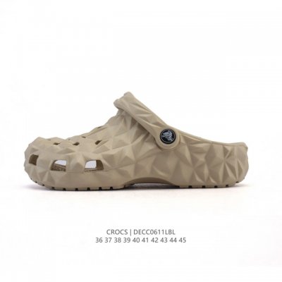 Crocs 沙滩洞洞鞋 榴莲造型鞋面男女士休闲厚底增高凉拖鞋 卡骆驰明星同款 厚底增高凸显大长腿沙滩鞋 选择尺码时 建议选大一码 脚感更舒适 这款没有鞋盒 类型