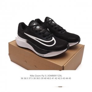 耐克 Nike Zoom Fly 5 运动鞋男女士公路跑鞋竞速跑步鞋厚底增高老爹鞋。采用耐用的设计，不仅可以部署在您最喜欢的比赛的起跑线上，还可以部署在征服后的