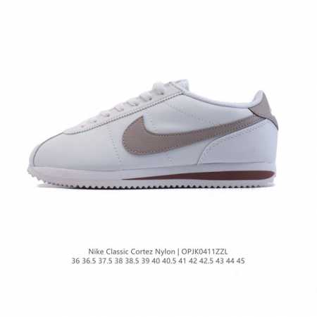 Nike Classic Cortez Nylon 耐克阿甘鞋男女子运动鞋。秉承元年款经典风格，糅合防水鞋面设计，令双足保持干爽舒适。防水锦纶鞋面强势抵御风雨侵 - 点击图像关闭