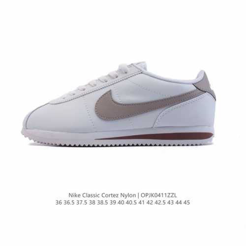 Nike Classic Cortez Nylon 耐克阿甘鞋男女子运动鞋。秉承元年款经典风格，糅合防水鞋面设计，令双足保持干爽舒适。防水锦纶鞋面强势抵御风雨侵