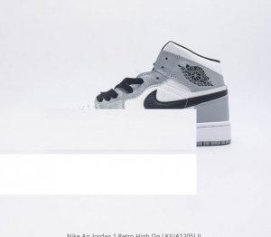 真二层 耐克 Nike Air Jordan 1 Retro High Og 乔丹一代aj1 乔1 Aj1 高帮篮球鞋复刻运动鞋 皮面高帮板鞋的设计灵感源自运动