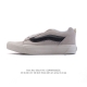 140 万斯 Vans Knu-Skool Vr3 Lx 面包鞋皮革拼接鞋面。坎普尔·茱利安系列低帮复古硫化休闲运动板鞋“肥胖版大Logo”要说整个2023年最