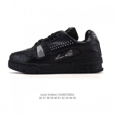 公司级 路易威登 Louis Vuitton Lv路易威登板鞋 时尚运动鞋潮厚底增高男女鞋。舒适防滑底和百搭性霸屏整个时尚娱乐圈，细节调整完美主义！采用柔软皮革