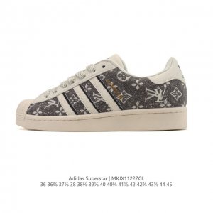 阿迪达斯 Adidas Superstar 2025年新款鞋子 经典贝壳头系列 新款休闲板鞋潮流男女士运动鞋 。鞋面帆布拼接材质 标志性的贝壳鞋头，简约的线条。