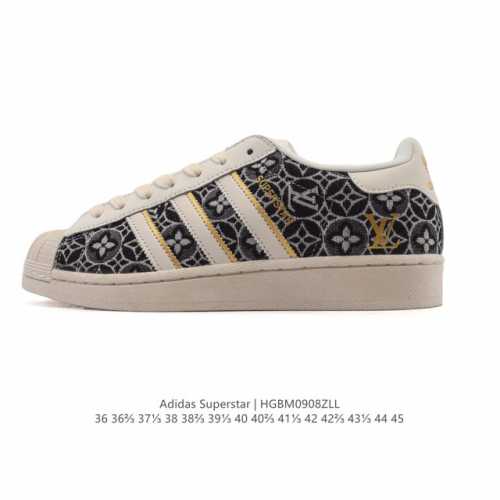 Adidas 阿迪达斯 三叶草 Forum Low 女运动板鞋 2025年新款 蛇年限定 摩登演绎篮球风的经典鞋。英文的“Forum”，是进行表达的场所，在这里