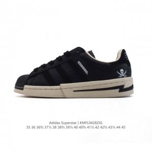 阿迪达斯 Adidas Superstar 2025年新款鞋子 蛇年新款 经典贝壳头系列 新款休闲板鞋潮流男女士运动鞋 。鞋面柔软皮革材质 标志性的贝壳鞋头，简