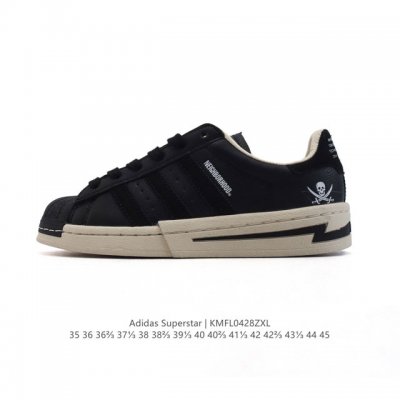 阿迪达斯 Adidas Superstar 2025年新款鞋子 蛇年新款 经典贝壳头系列 新款休闲板鞋潮流男女士运动鞋 。鞋面柔软皮革材质 标志性的贝壳鞋头，简