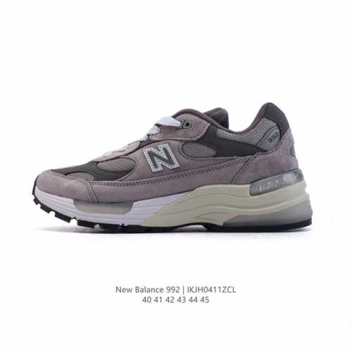 新百伦New Balance 992 复古风格简约经典舒适百搭时尚休闲鞋缓震透气跑步鞋。鞋面采用猪皮革与织物相结合，尼龙网布在拼接工序上极为繁复，彰显质感的同时