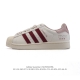 200 【公司级】阿迪达斯 Adidas Superstar 三叶草经典贝壳头系列 新款休闲板鞋潮流男女士运动鞋 。鞋面柔软皮革材质 标志性的贝壳鞋头，锯齿三条