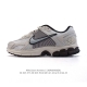 nike 耐克夏季 Zoom Vomero 5 运动鞋休闲训练跑步鞋。Nike Zoom Vomero 5 男女子运动鞋妥帖包覆足部，提供透气支撑效果。耐穿材料