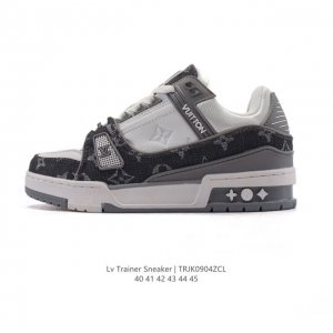 Lv Skate Sneaker 路易威登 2025年新款运动板鞋 蛇年限定 春夏秀场初次亮相，此次以粒面牛皮革焕新呈现。加垫鞋领和鞋舌援引滑板鞋设计，科技鞋带