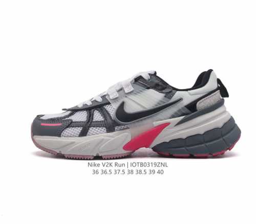 公司级 Nike 耐克 V2K Run 减震防滑 复古低帮跑步鞋 超火复古跑鞋 采用太空革组合呼吸网眼布鞋面材质 搭载正确4层组合底模 嵌入tpu加固稳定模块,