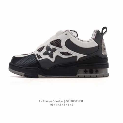 Lv Skate Sneaker 路易威登 2025年新款运动板鞋 蛇年限定 春夏秀场初次亮相，此次以粒面牛皮革焕新呈现。加垫鞋领和鞋舌援引滑板鞋设计，科技鞋带