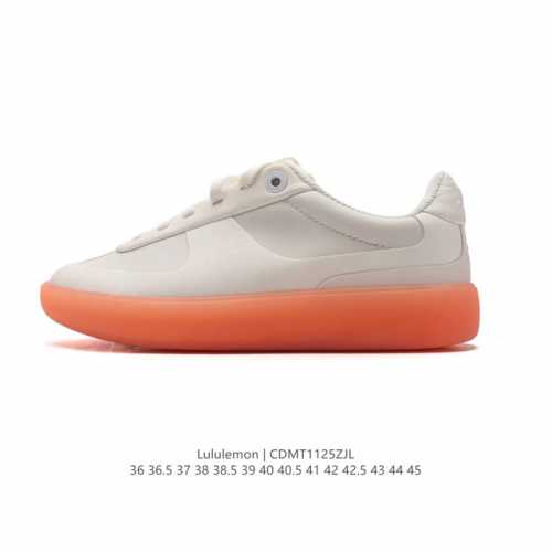 公司级 Lululemon Cityverse 露露乐蒙 板鞋 白色，Lulu家的第一双男女款板鞋，做的真心不错，颜值挺高的，上脚很轻盈，脚感还算舒适，整体以白