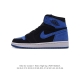 耐克 男女同款运动板鞋 Nike Air Jordan 1 Retro High OG 乔丹一代aj1 乔1 AJ1 篮球鞋复刻运动鞋。皮面高帮板鞋的设计灵感源