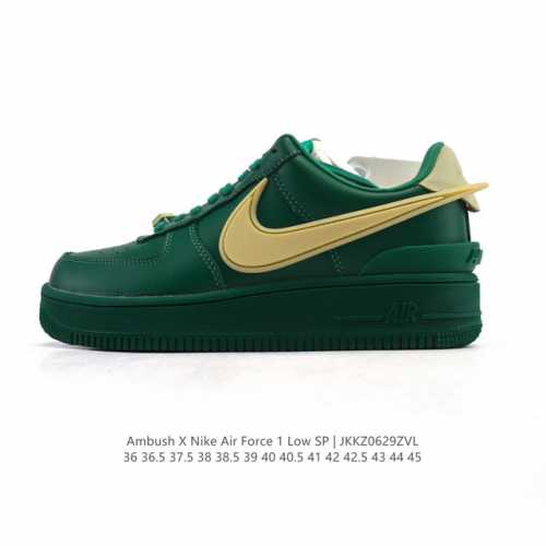 耐克 空军一号 Af1 低帮休闲板鞋 Ambush X Nk Air Force 7 Low Sp 空军一号联名标志性的Swoosh延伸至鞋跟之外，鞋舌和鞋垫上