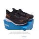 潮牌媒体 Hoka One One 推出升级 Clifton 9 克利夫顿9代 男女士休闲跑步鞋轻量缓震运动鞋。此次，Clifton 9 厚了也轻了。非凡脚感，