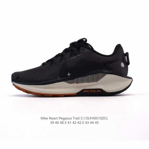 耐克 Nike Pegasustrail5男越野跑步鞋夏新款耐克飞马该鞋款搭载出众回弹的 Reactx 泡绵中底，多种地面，皆可轻松驾驭。采用别致设计。上脚潮鞋