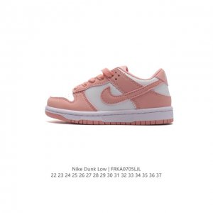 童鞋开学季 耐克 Nike Sb Dunk Low Pro 儿童运动鞋复古板鞋。采用柔软皮革鞋面，经久耐穿，塑就如元年款 Dunk 般的复古质感。鞋头透气孔，搭