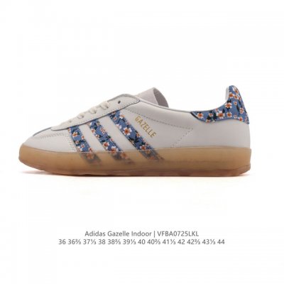 阿迪达斯 Adidas Originals Gazelle Indoor复古三叶草防滑透明橡胶板鞋经典运动鞋 Hello Kitty 猫。这款经典鞋,忠于原版设