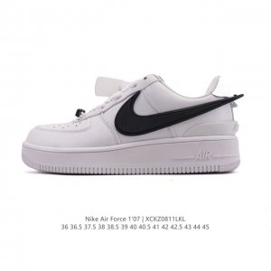 耐克 空军一号 Af1 低帮休闲板鞋 Ambush X Nk Air Force 7 Low Sp 空军一号联名标志性的Swoosh延伸至鞋跟之外，鞋舌和鞋垫上