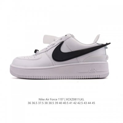 耐克 空军一号 Af1 低帮休闲板鞋 Ambush X Nk Air Force 7 Low Sp 空军一号联名标志性的Swoosh延伸至鞋跟之外，鞋舌和鞋垫上