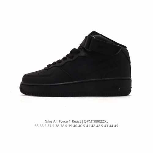 耐克 Nike Air Force 1 React Qs 空军一号中帮 含气垫百搭休闲厚底增高运动板鞋。柔软、弹性十足的缓震性能和出色的中底设计，横跨复古与现代