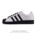 阿迪达斯 Adidas Superstar 2025年新款鞋子 蛇年新款经典贝壳头系列 新款休闲板鞋潮流男女士运动鞋 鞋面柔软皮革拼接材质 标志性的贝壳鞋头 简