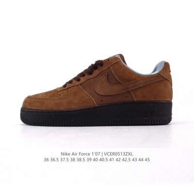 耐克 Nike Air Force 1 '07 Low 空军一号含气垫 低帮百搭厚底增高 小白鞋 休闲运动板鞋。柔软、弹性十足的缓震性能和出色的中底设计，横跨复