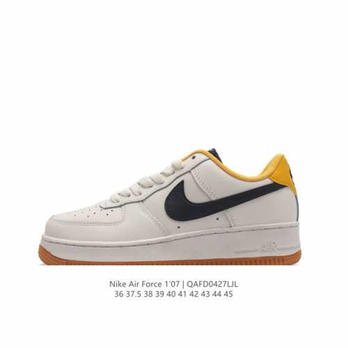 耐克 Nike Air Force 1 '07 Low 空军一号含气垫 低帮百搭厚底增高休闲运动板鞋。柔软、弹性十足的缓震性能和出色的中底设计，横跨复古与现代的