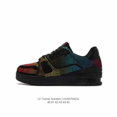 路易威登 满钻 Louis Vuitton LV路易威登板鞋 时尚运动鞋 潮厚底增高休闲鞋。舒适防滑底和百搭性霸屏整个时尚娱乐圈，细节调整完美主义！致TPR光泽 - 点击图像关闭