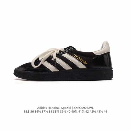 阿迪达斯 Adidas Handball Spezial 低帮三叶草学院风复古休闲板鞋 德训鞋 橡胶底柔软皮革经典运动鞋板鞋。圆头、缝合拼接设计、正面绑带、鞋舌