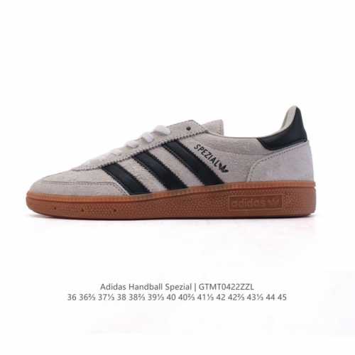 阿迪达斯 Adidas Handball Spezial 低帮三叶草学院风复古休闲板鞋 德训鞋 橡胶底柔软皮革经典运动鞋板鞋。圆头、缝合拼接设计、正面绑带、鞋舌