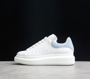 顶级版本 礼盒装 Alexander McQueen 亚历山大麦昆 松糕鞋厚底增高小白鞋 雾霾蓝羊京 553700 纯原级别 市面最高版本 全新防伪线