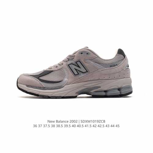 新百伦 New Balance 2002R 跑鞋 男女运动鞋厚底老爹鞋。沿袭了面世之初的经典科技，以 ENCAP 中底配以升级版 N-ERGY 缓震物料。鞋面则