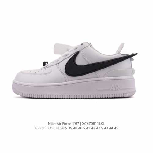 耐克 空军一号 Af1 低帮休闲板鞋 Ambush X Nk Air Force 7 Low Sp 空军一号联名标志性的Swoosh延伸至鞋跟之外，鞋舌和鞋垫上