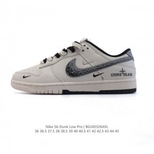 290 【公司级】耐克 Nike Dunk Low Retro 运动鞋 2025年新款 经典复古板鞋 。作为 80 年代经典篮球鞋款，起初专为硬木球场打造，后来