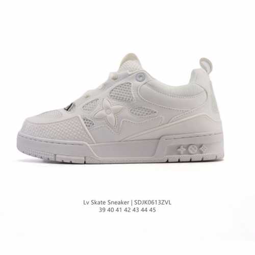 公司级 Lv Skate Sneaker 路易威登 2025年新款运动板鞋 闪钻 蛇年限定 春夏秀场初次亮相，此次以粒面牛皮革焕新呈现。加垫鞋领和鞋舌援引滑板鞋