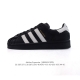 阿迪达斯 Adidas Superstar 2025年新款鞋子 蛇年新款 经典贝壳头系列 新款休闲板鞋潮流男女士运动鞋 鞋面织物拼接材质 标志性的贝壳鞋头，简约