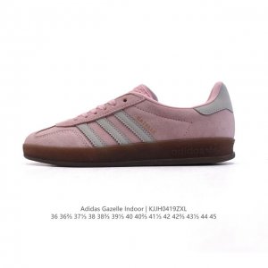 公司级 阿迪达斯 Adidas Originals Gazelle Indoor复古三叶草防滑透明橡胶板鞋经典运动鞋。这款经典鞋,忠于原版设计,缀撞色三条纹和鞋