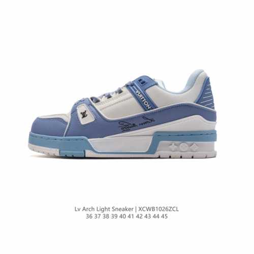 路易威登 Louis Vuitton LV路易威登板鞋 时尚运动鞋 潮厚底增高鞋 。舒适防滑底和百搭性霸屏整个时尚娱乐圈，细节调整完美主义！鞋面采用柔软皮革鞋面
