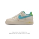 耐克 Nike Air Force 1 '07 Low 空军一号含气垫 低帮百搭厚底增高休闲运动板鞋。柔软、弹性十足的缓震性能和出色的中底设计，横跨复古与现代的