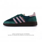 公司级 阿迪达斯 Adidas Handball Spezial 低帮三叶草学院风复古休闲板鞋 德训鞋 橡胶底柔软皮革经典运动鞋板鞋。圆头、缝合拼接设计、正面绑