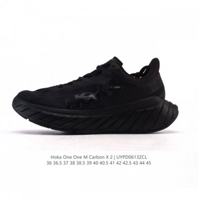 新品 Hoka Carbon X2公路跑步鞋卡奔X2竞速碳板减震网面跑鞋男女运动鞋 厚底增高老爹鞋。整体像一艘弯弯的小船，前“凸”后“翘”，踩上去有没有要滚动的
