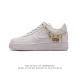 耐克 Nike Air Force 1 '07 Low 空军一号含气垫 低帮百搭厚底增高休闲运动板鞋。柔软、弹性十足的缓震性能和出色的中底设计，横跨复古与现代的