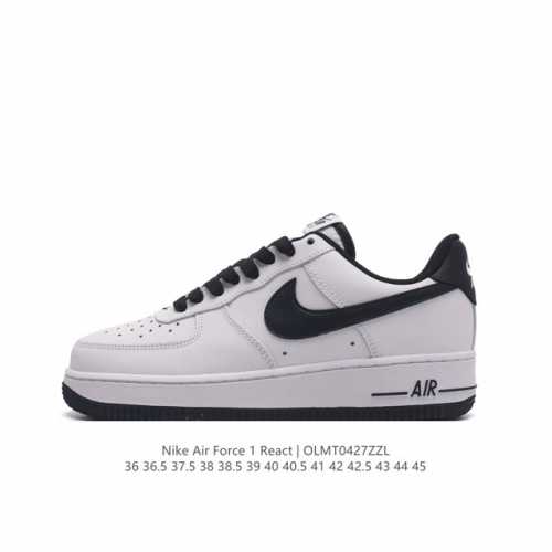 耐克 Nike Air Force 1 '07 Low 空军一号含气垫 低帮百搭厚底增高休闲运动板鞋。柔软、弹性十足的缓震性能和出色的中底设计，横跨复古与现代的