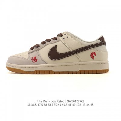公司级 耐克 Nike Dunk Low Retro 运动鞋复古板鞋 2026年新款 马年限定，作为 80 年代经典篮球鞋款，起初专为硬木球场打造，后来成为席卷