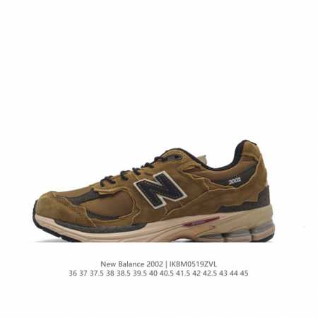 新百伦 New Balance 2002R 跑鞋 男女运动鞋厚底老爹鞋。沿袭了面世之初的经典科技，以 Encap 中底配以升级版 N-Ergy 缓震物料。鞋面则 - 点击图像关闭